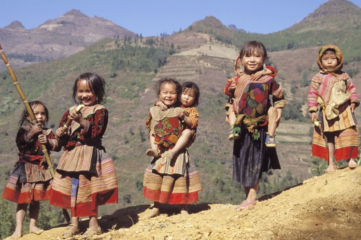 Người Hmong the đạo Ky Tô Giáo bị Áp Bức bởi Chính Quyền và Những Người Hàng Xóm